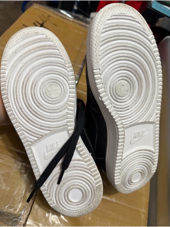 Nike Black Low-Top Sneakers with White Sole - Picture 4 of 7